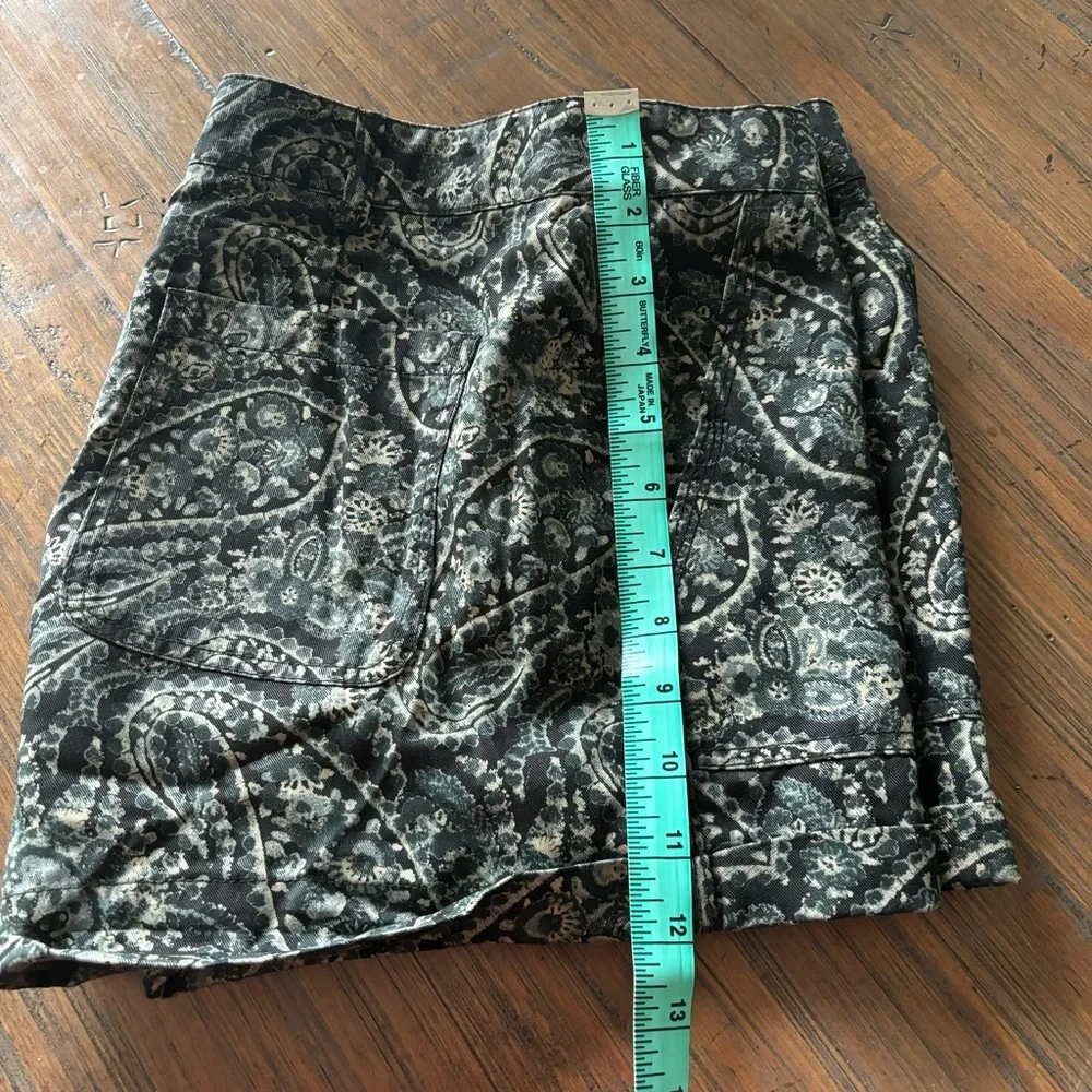 Lucky Brand size 4 black & gray paisley print shorts - Picture 13 of 15